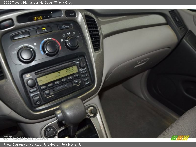 Super White / Gray 2002 Toyota Highlander I4