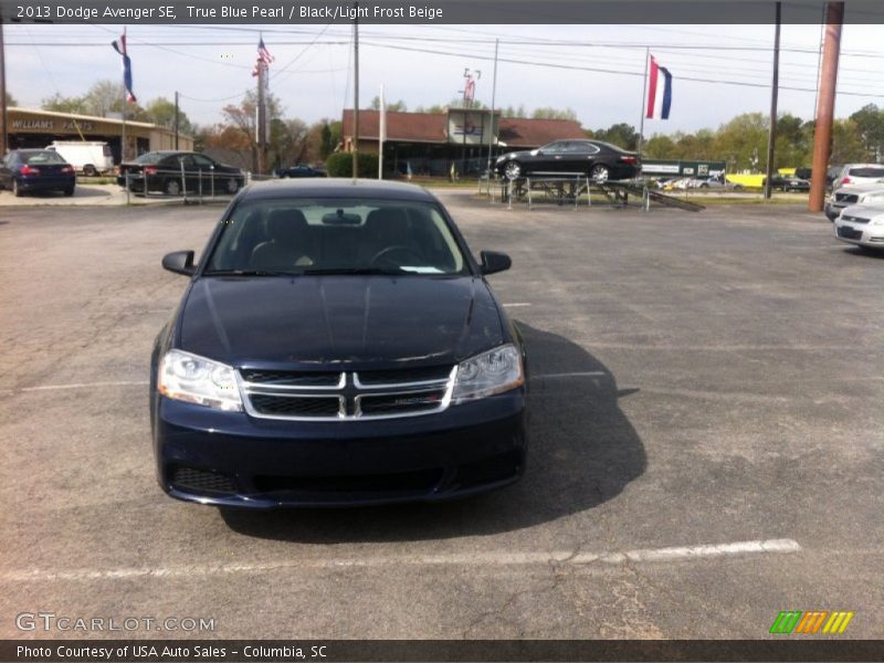 True Blue Pearl / Black/Light Frost Beige 2013 Dodge Avenger SE