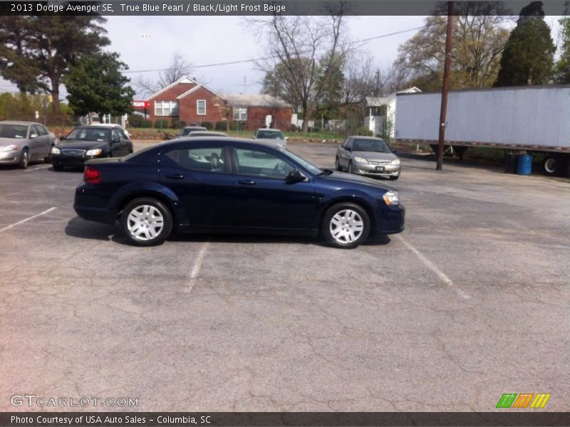 True Blue Pearl / Black/Light Frost Beige 2013 Dodge Avenger SE