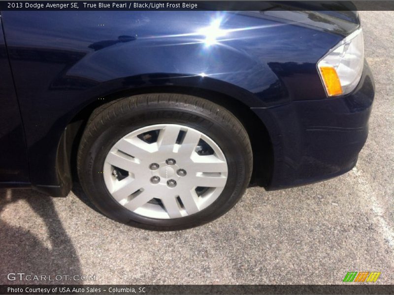 True Blue Pearl / Black/Light Frost Beige 2013 Dodge Avenger SE