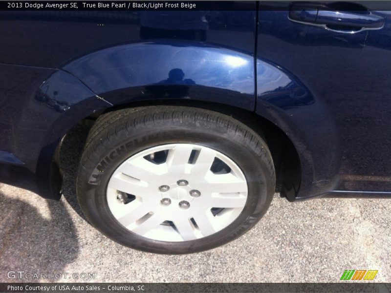 True Blue Pearl / Black/Light Frost Beige 2013 Dodge Avenger SE