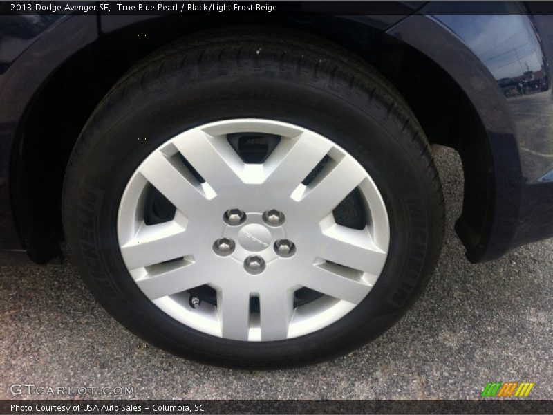True Blue Pearl / Black/Light Frost Beige 2013 Dodge Avenger SE