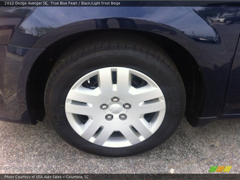 True Blue Pearl / Black/Light Frost Beige 2013 Dodge Avenger SE