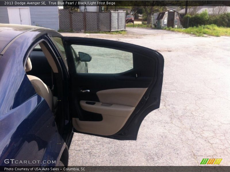 True Blue Pearl / Black/Light Frost Beige 2013 Dodge Avenger SE