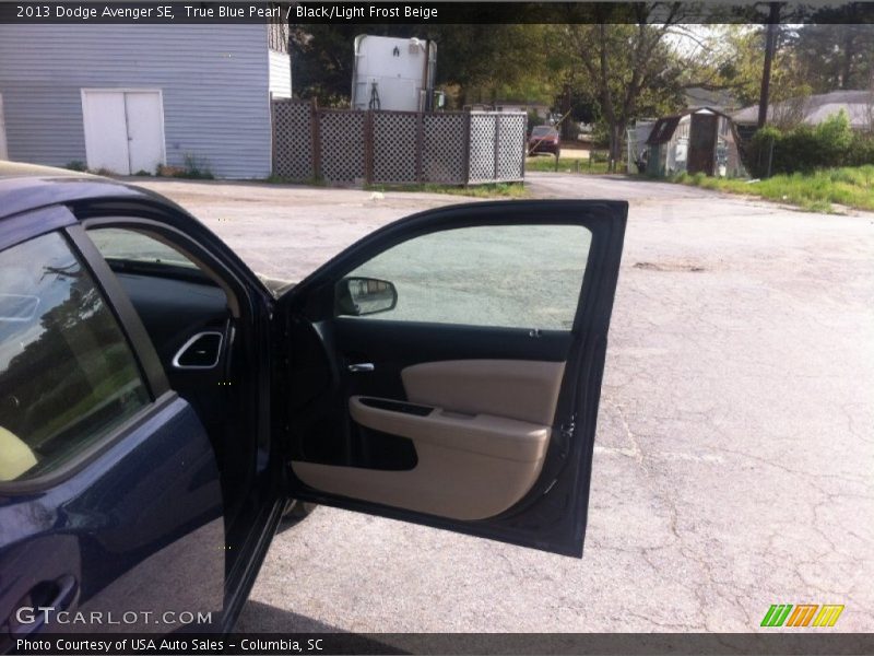 True Blue Pearl / Black/Light Frost Beige 2013 Dodge Avenger SE