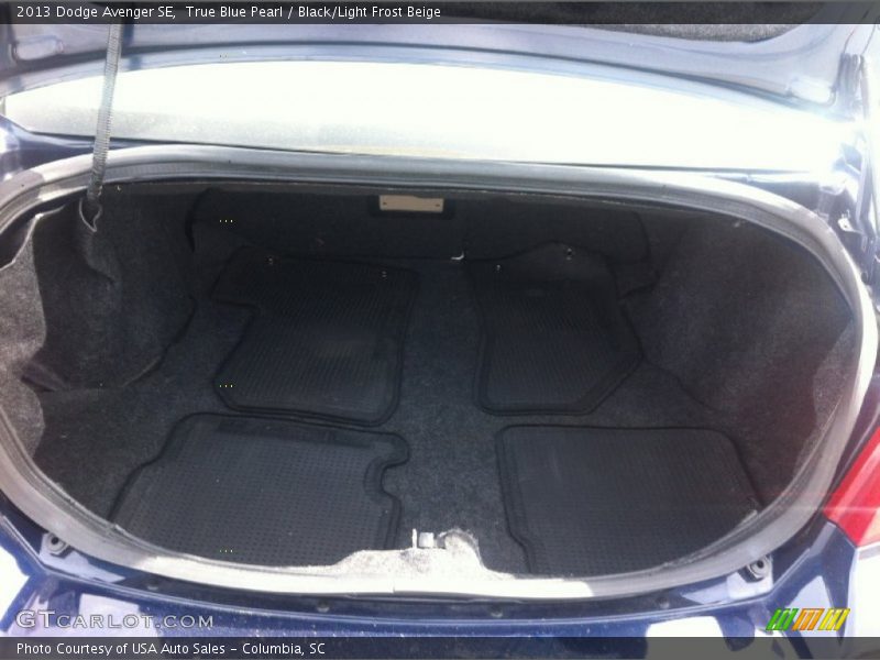 True Blue Pearl / Black/Light Frost Beige 2013 Dodge Avenger SE