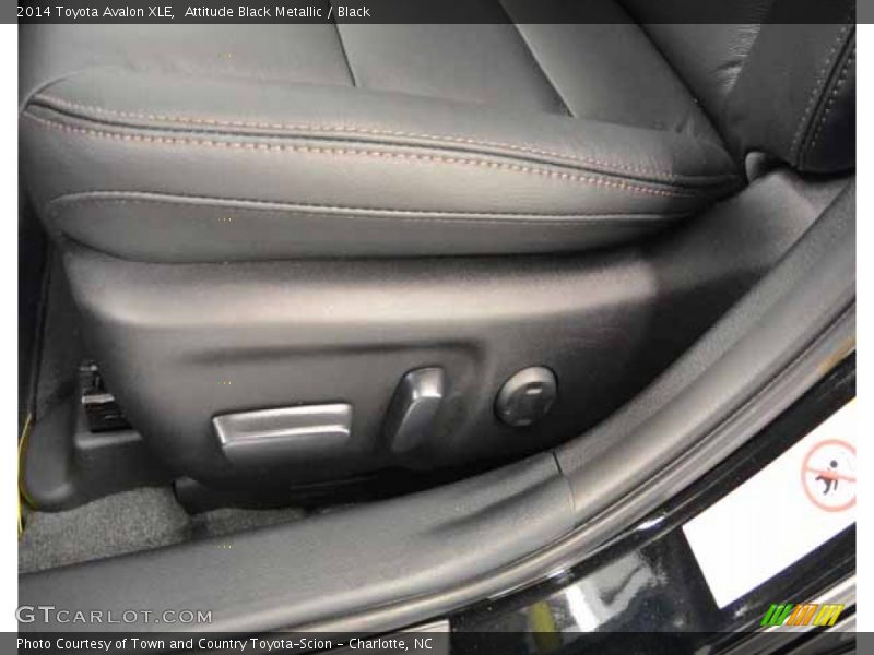 Attitude Black Metallic / Black 2014 Toyota Avalon XLE
