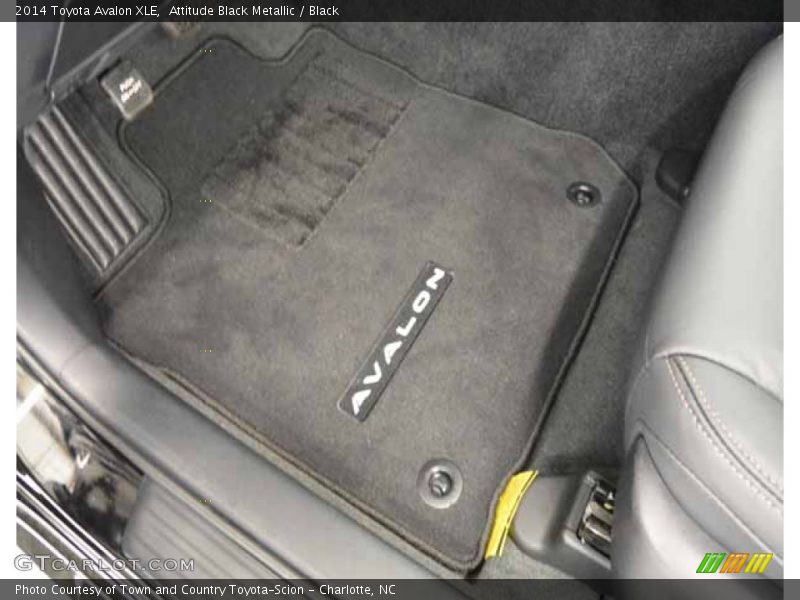 Attitude Black Metallic / Black 2014 Toyota Avalon XLE