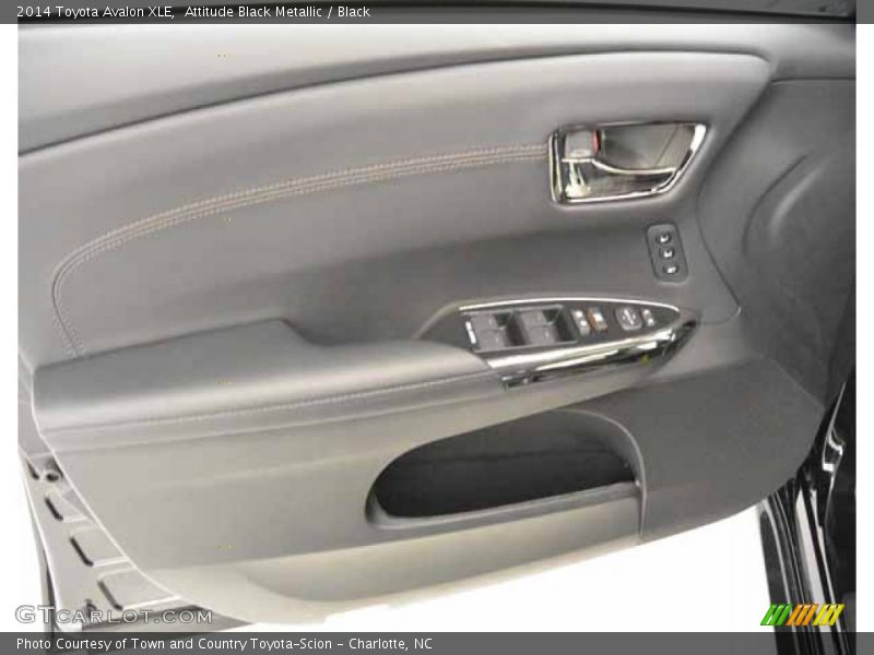 Attitude Black Metallic / Black 2014 Toyota Avalon XLE