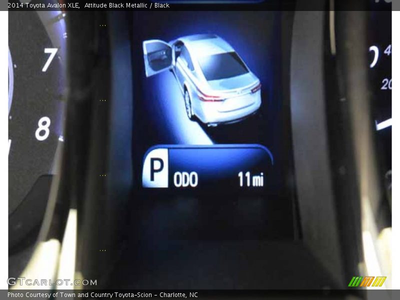 Attitude Black Metallic / Black 2014 Toyota Avalon XLE