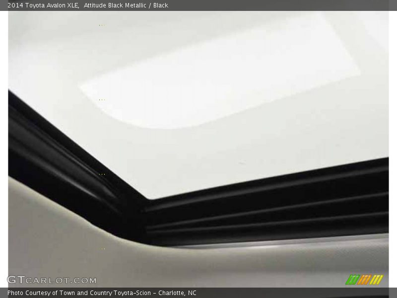 Attitude Black Metallic / Black 2014 Toyota Avalon XLE