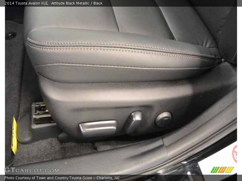 Attitude Black Metallic / Black 2014 Toyota Avalon XLE