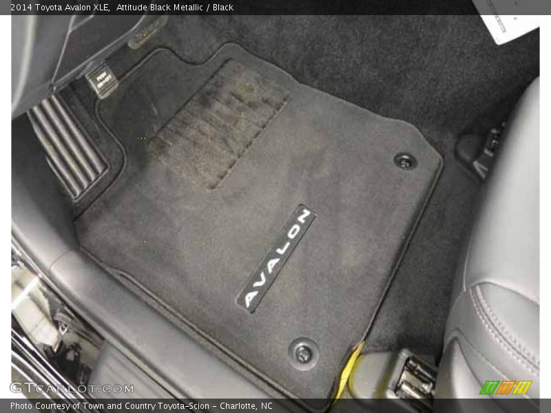Attitude Black Metallic / Black 2014 Toyota Avalon XLE
