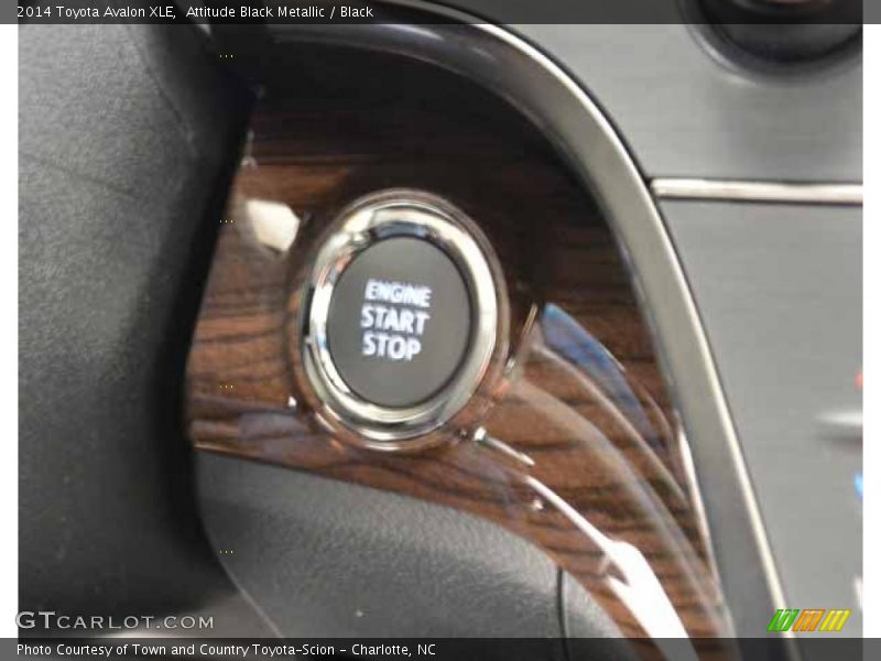 Attitude Black Metallic / Black 2014 Toyota Avalon XLE