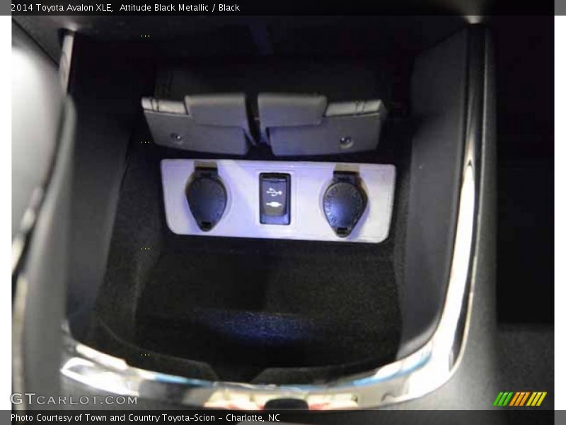 Attitude Black Metallic / Black 2014 Toyota Avalon XLE