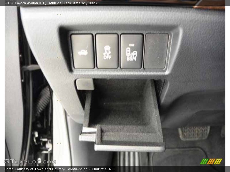 Attitude Black Metallic / Black 2014 Toyota Avalon XLE