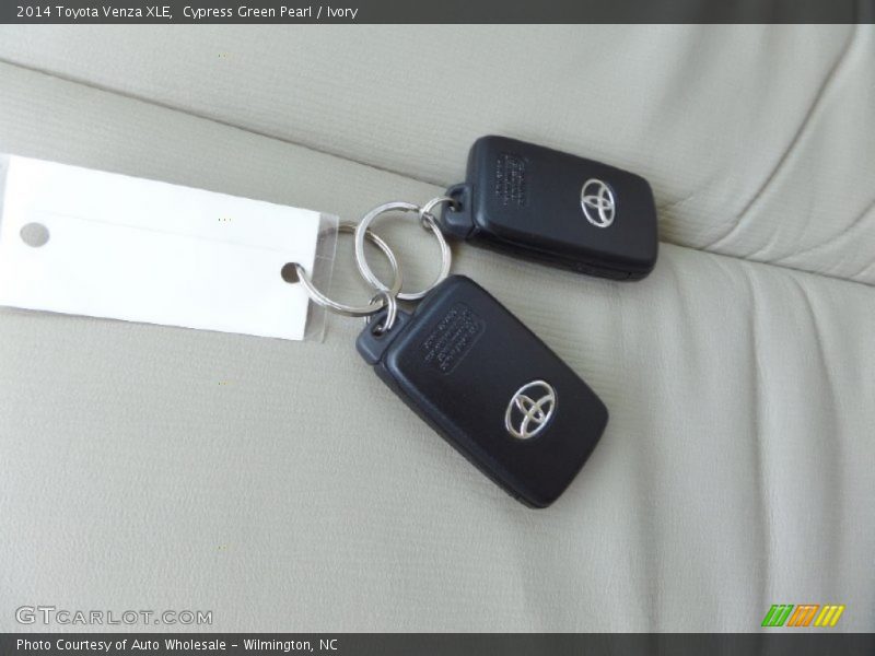 Cypress Green Pearl / Ivory 2014 Toyota Venza XLE