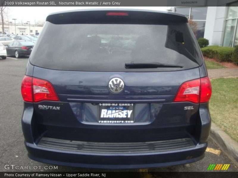 Nocturne Black Metallic / Aero Grey 2009 Volkswagen Routan SEL