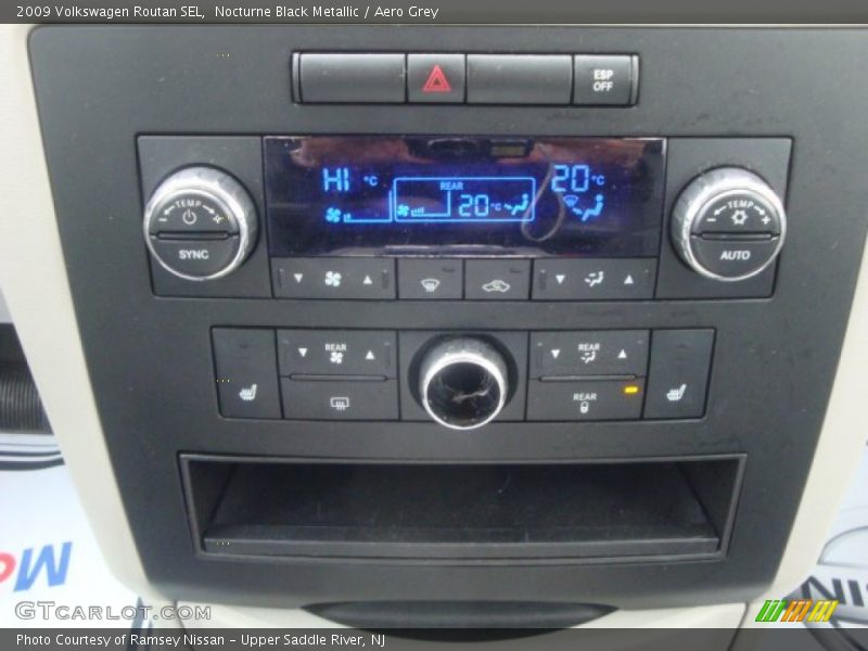 Nocturne Black Metallic / Aero Grey 2009 Volkswagen Routan SEL
