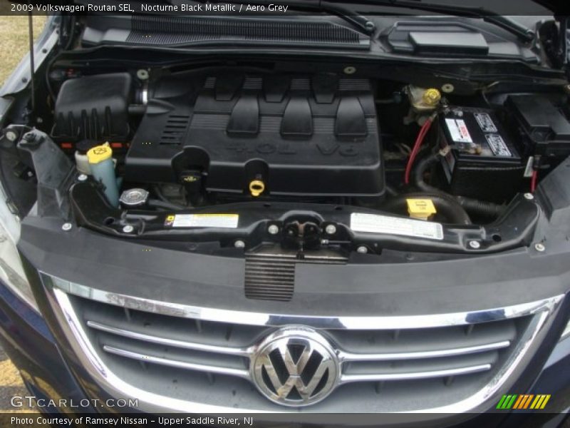 Nocturne Black Metallic / Aero Grey 2009 Volkswagen Routan SEL