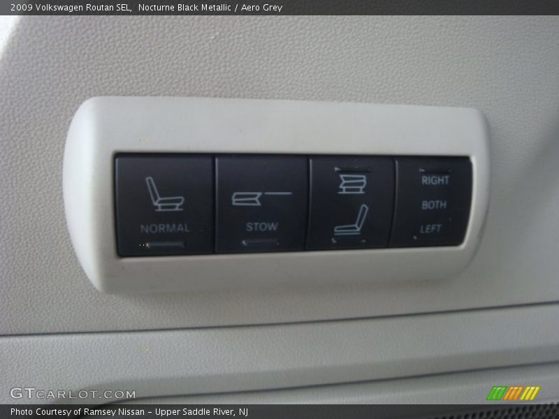 Nocturne Black Metallic / Aero Grey 2009 Volkswagen Routan SEL