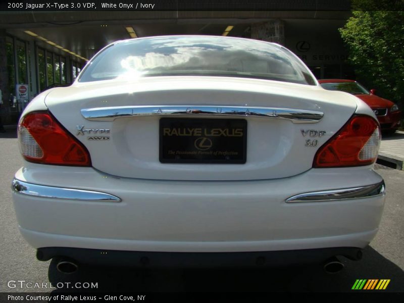 White Onyx / Ivory 2005 Jaguar X-Type 3.0 VDP
