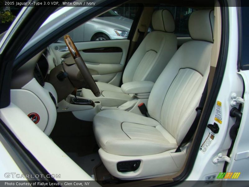 White Onyx / Ivory 2005 Jaguar X-Type 3.0 VDP
