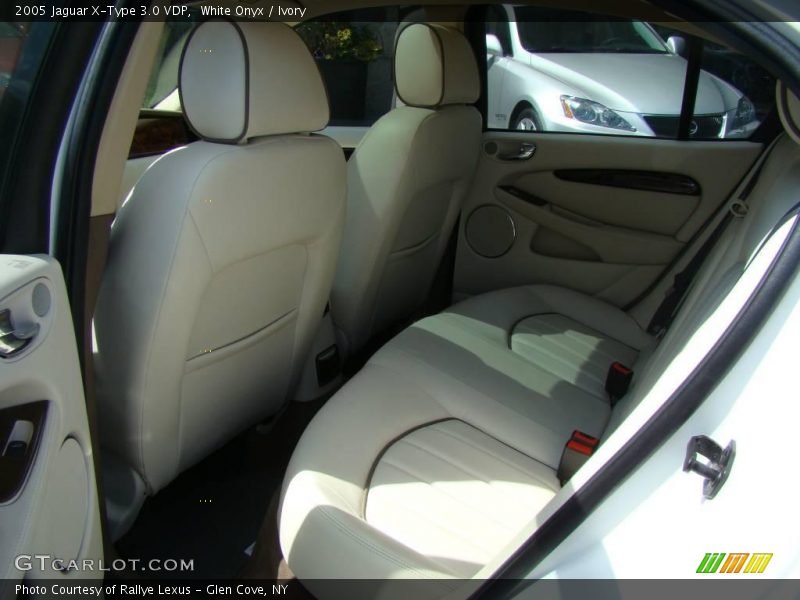White Onyx / Ivory 2005 Jaguar X-Type 3.0 VDP