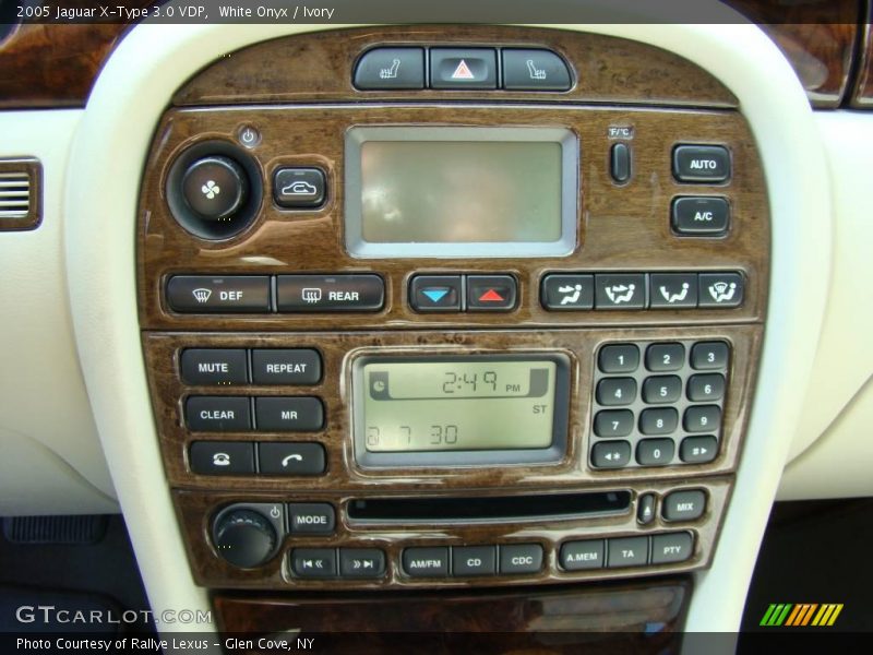 White Onyx / Ivory 2005 Jaguar X-Type 3.0 VDP