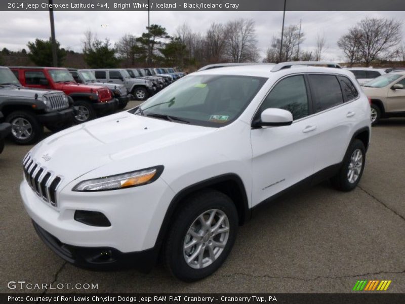 Front 3/4 View of 2014 Cherokee Latitude 4x4