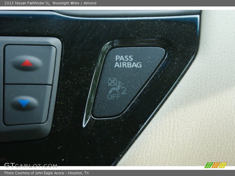 Moonlight White / Almond 2013 Nissan Pathfinder SL