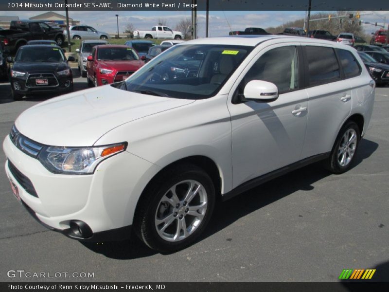 Diamond White Pearl / Beige 2014 Mitsubishi Outlander SE S-AWC