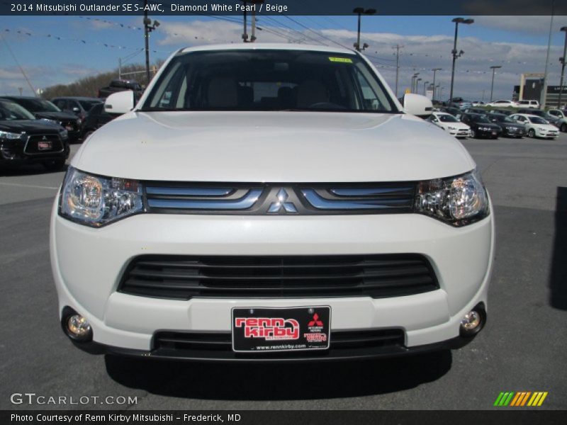 Diamond White Pearl / Beige 2014 Mitsubishi Outlander SE S-AWC