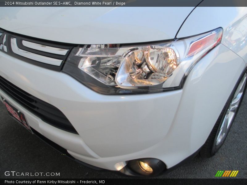 Diamond White Pearl / Beige 2014 Mitsubishi Outlander SE S-AWC