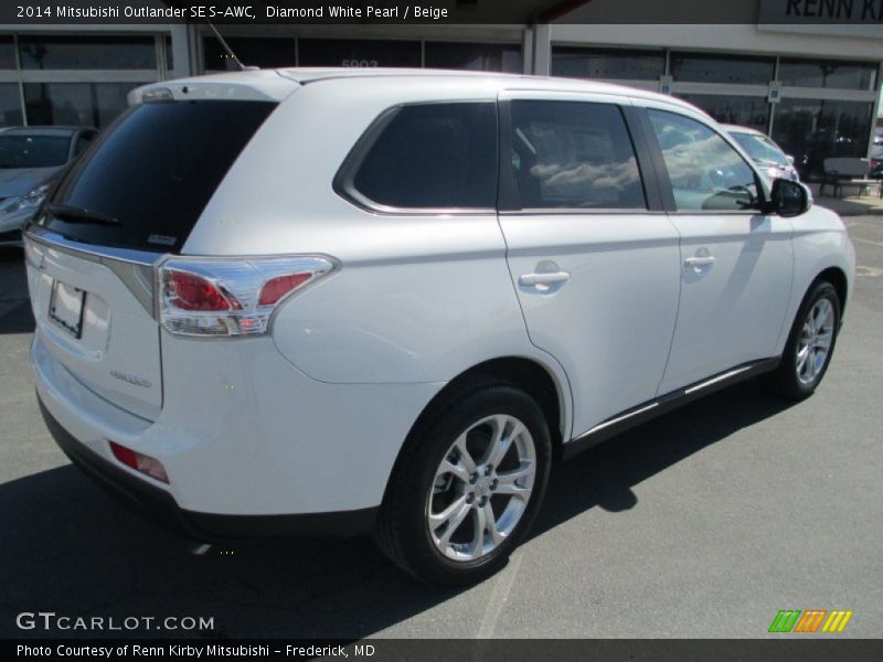 Diamond White Pearl / Beige 2014 Mitsubishi Outlander SE S-AWC