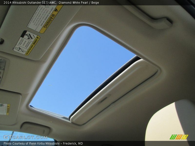 Diamond White Pearl / Beige 2014 Mitsubishi Outlander SE S-AWC