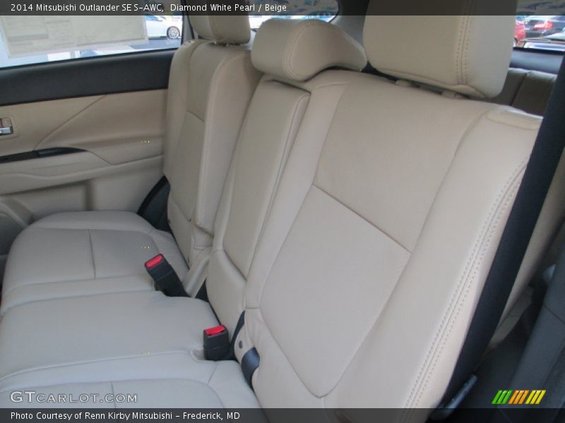 Diamond White Pearl / Beige 2014 Mitsubishi Outlander SE S-AWC