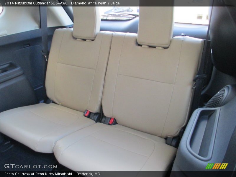 Diamond White Pearl / Beige 2014 Mitsubishi Outlander SE S-AWC
