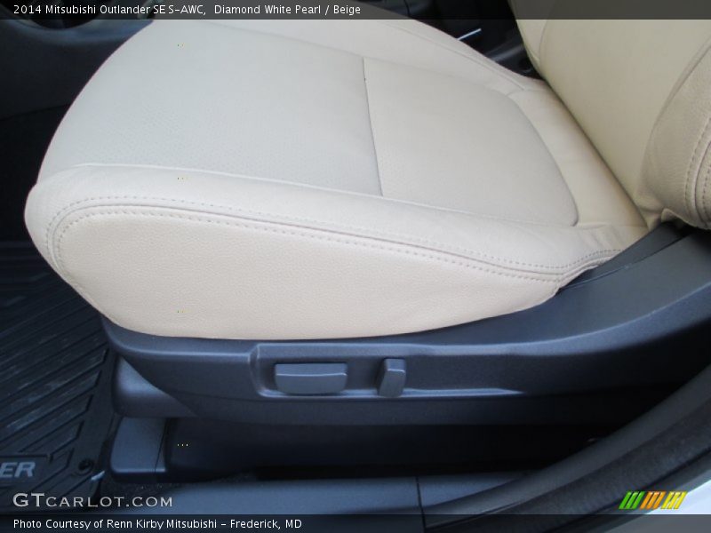 Diamond White Pearl / Beige 2014 Mitsubishi Outlander SE S-AWC