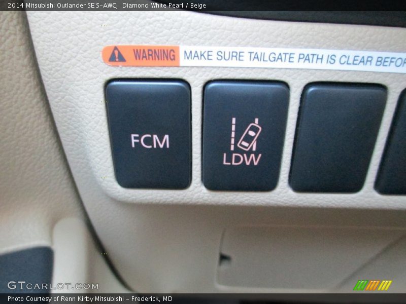 Diamond White Pearl / Beige 2014 Mitsubishi Outlander SE S-AWC