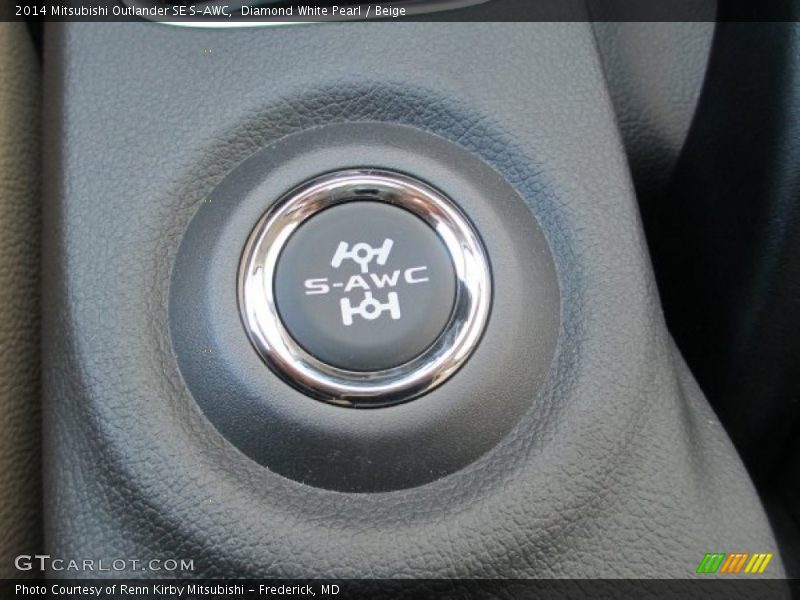 Diamond White Pearl / Beige 2014 Mitsubishi Outlander SE S-AWC
