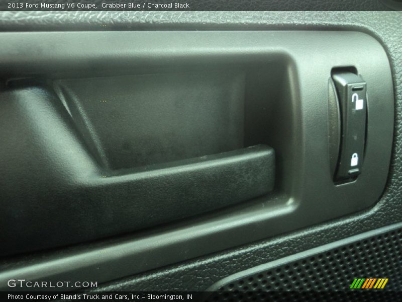 Grabber Blue / Charcoal Black 2013 Ford Mustang V6 Coupe