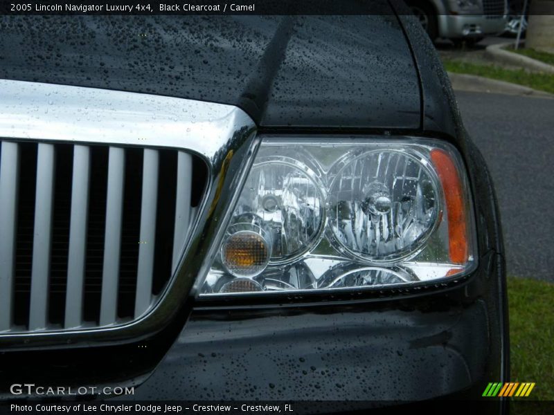 Black Clearcoat / Camel 2005 Lincoln Navigator Luxury 4x4