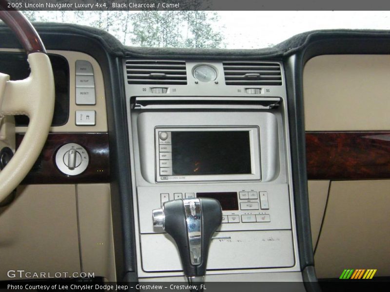 Black Clearcoat / Camel 2005 Lincoln Navigator Luxury 4x4