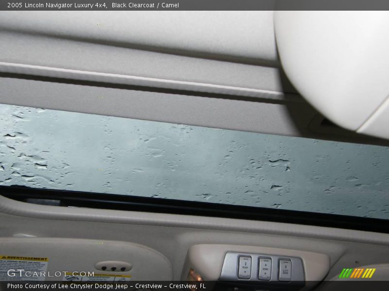 Black Clearcoat / Camel 2005 Lincoln Navigator Luxury 4x4