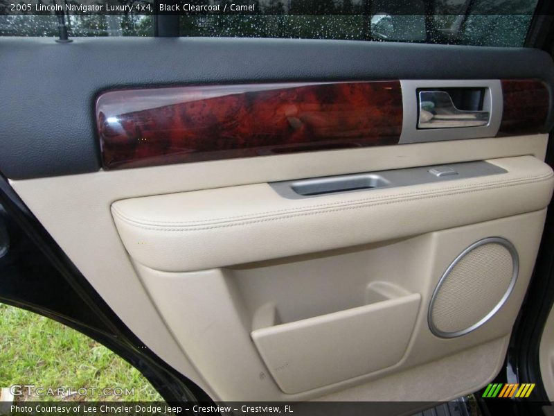 Black Clearcoat / Camel 2005 Lincoln Navigator Luxury 4x4