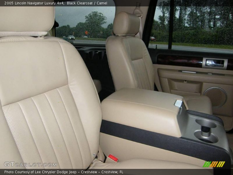 Black Clearcoat / Camel 2005 Lincoln Navigator Luxury 4x4
