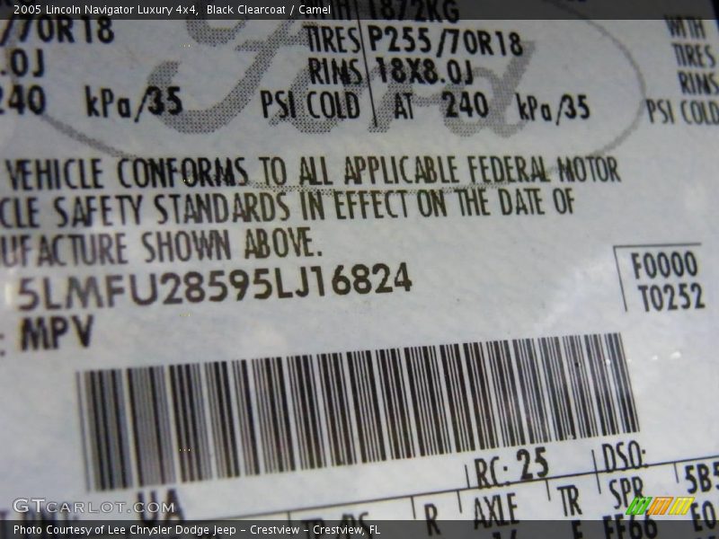 Black Clearcoat / Camel 2005 Lincoln Navigator Luxury 4x4