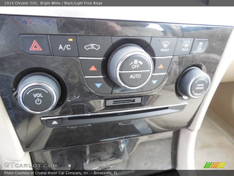 Bright White / Black/Light Frost Beige 2014 Chrysler 300