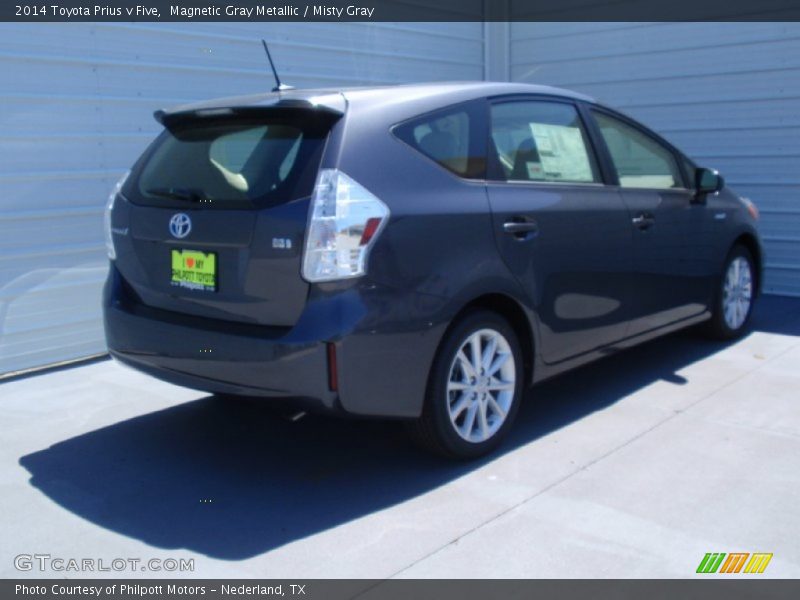 Magnetic Gray Metallic / Misty Gray 2014 Toyota Prius v Five